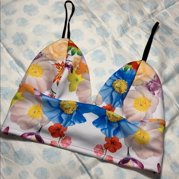 Solemio Tops - So lemio LOS angeles floral print crop top